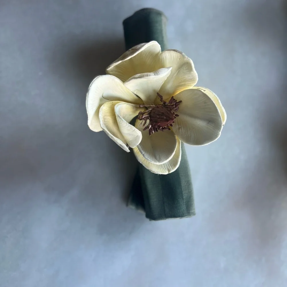 Z Gallerie Vintage Magnolia Napkin Rings – Set of 6 – Cream Floral Table Decor